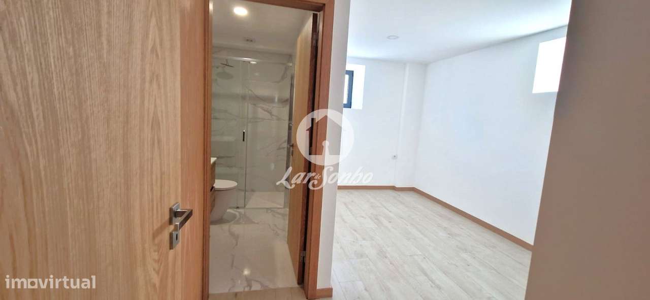 Moradia isolada T5 totalmente recuperada - Grande imagem: 3/28