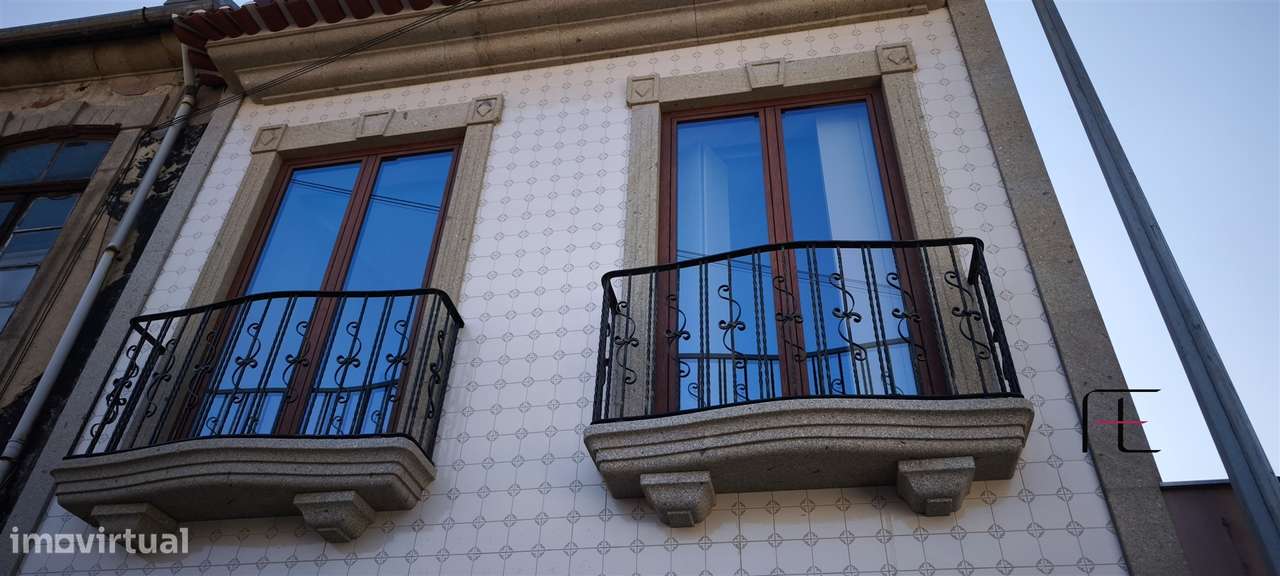 Moradia V2 Renovada com Jardim e Garagem Fechada em Coimbrões – Vila N - Grande imagem: 3/50