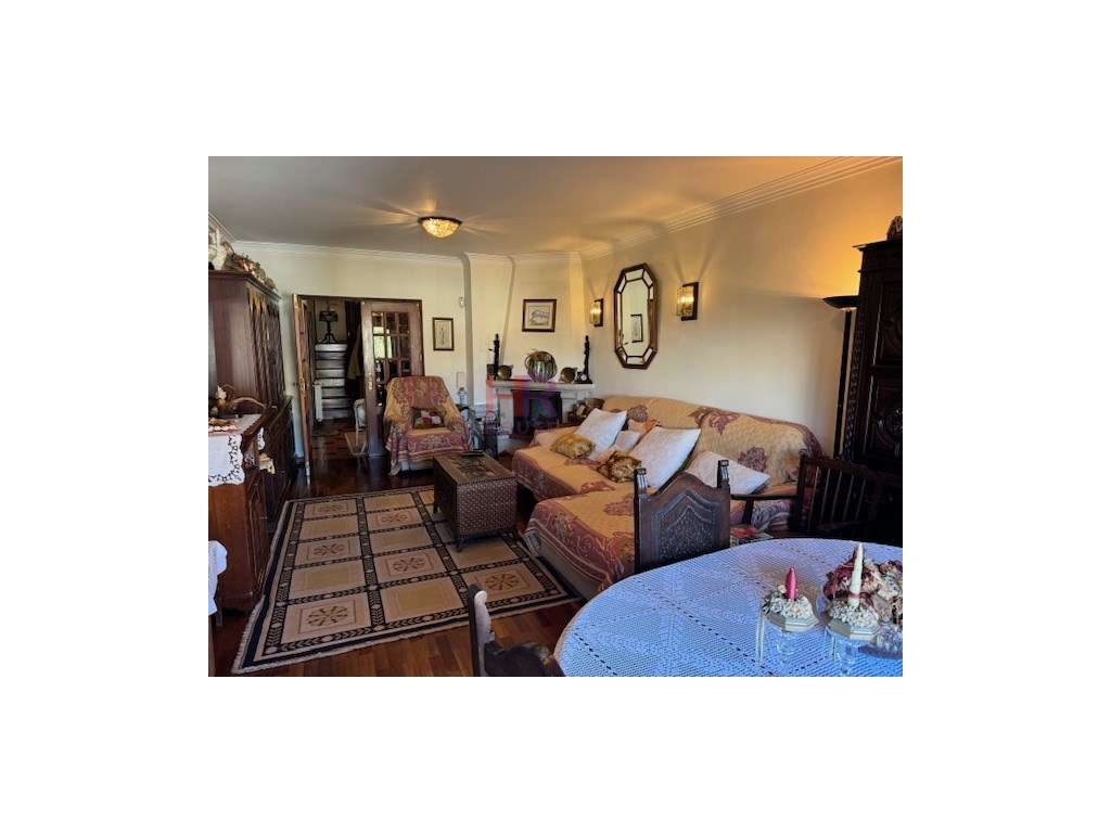 VENDE-SE MORADIA T4+1 COM PISCINA AQUECIDA E GARAGEM.-6