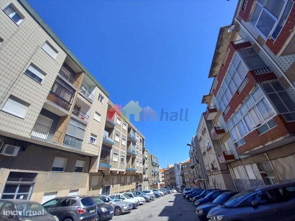 Apartamento T2 Renovado na Camarinha em Setúbal-16