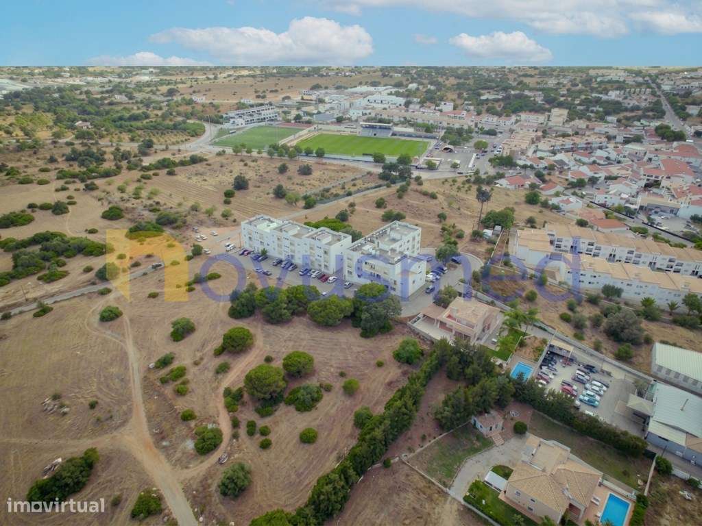 Apartamento T2 com Ar Condicionado nas Ferreiras-18