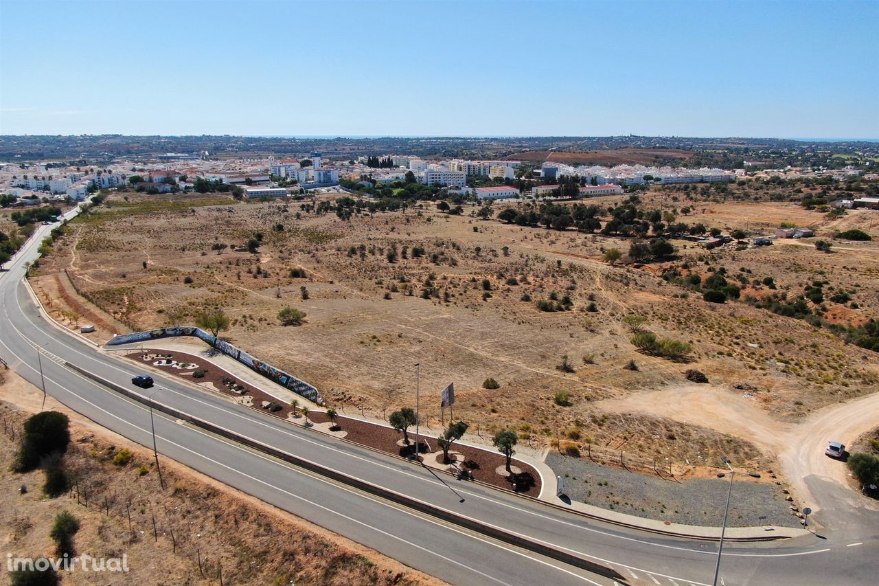 Terreno no centro de Lagoa (Algarve) com viabilidade de construção