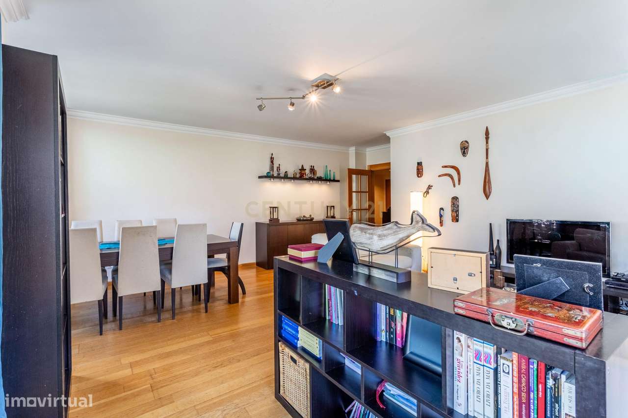 T2 com varanda, arrecadação e lugar de garagem – Rua São Bento Menni,-5