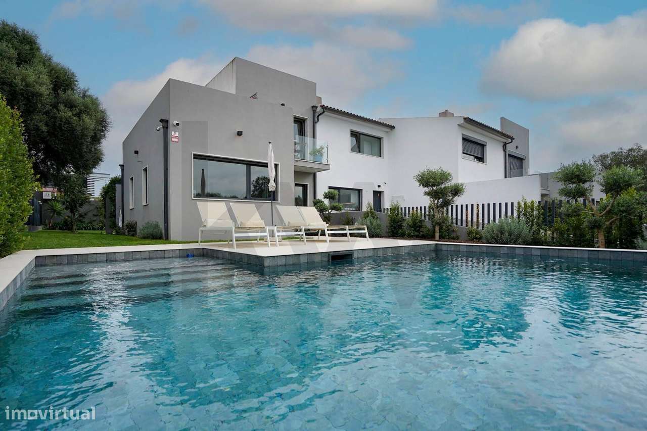 Moradia Contemporânea T3+1 com Piscina em Condomínio Fechado Exclusivo-17