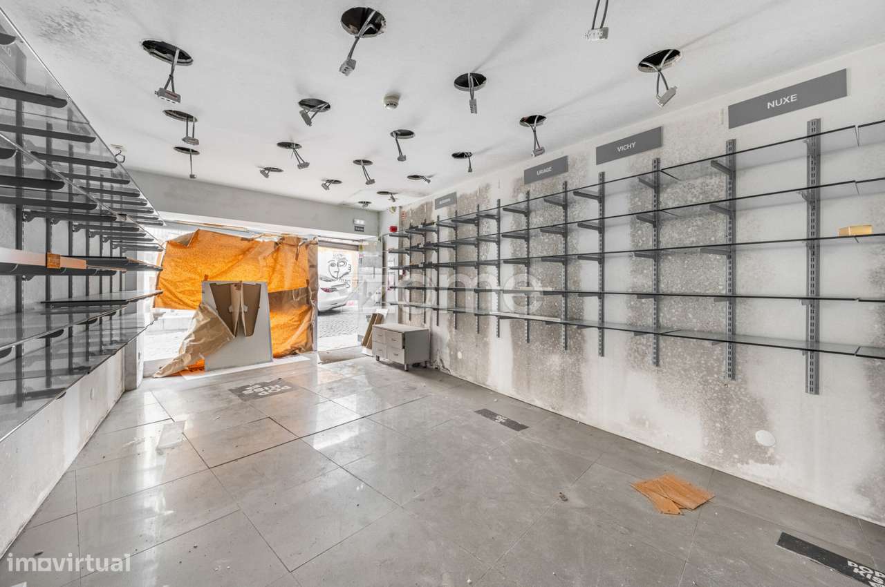 Prédio junto à Praça dos Poveiros – Excelente Oportunidade no Porto... - Grande imagem: 3/15