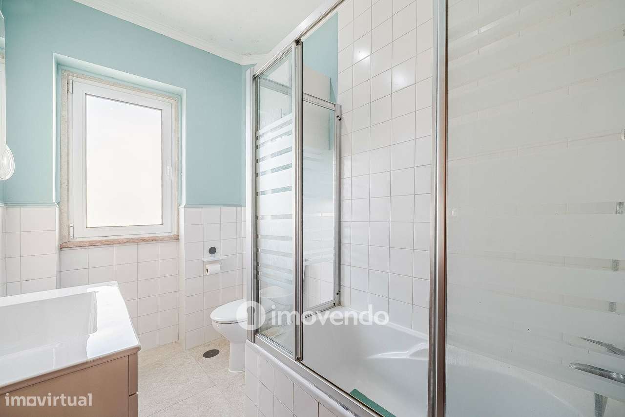 Apartamento T2 com cozinha equipada, na Amadora-31