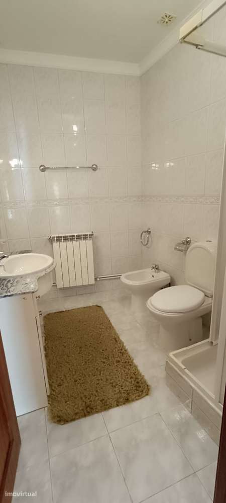 Moradia geminada T3-6