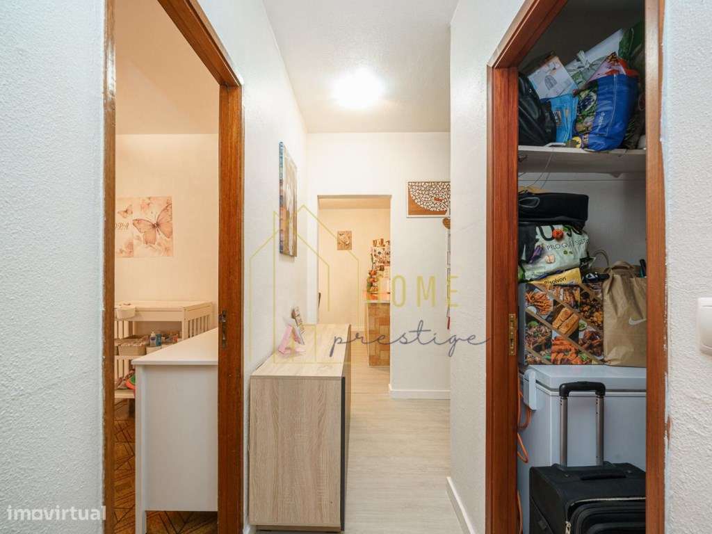 T2 em Setúbal - Sala Open Space e Prédio com Elevador-11