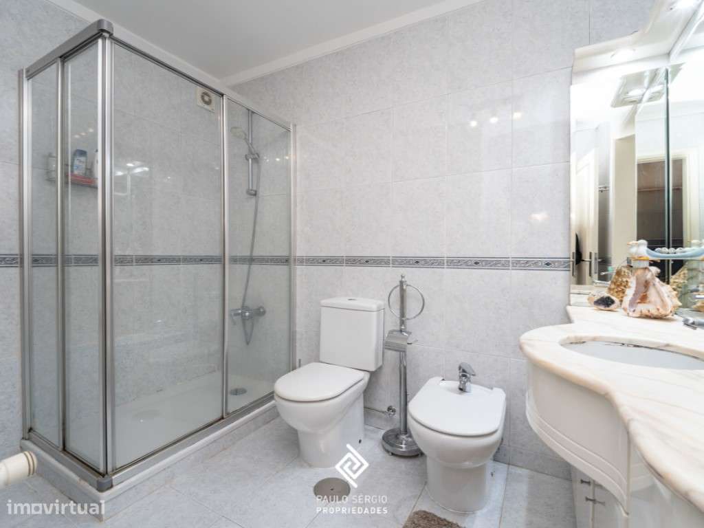 Espetacular moradia T3 de 4 frentes e belíssima área exterior a 5 m...-11