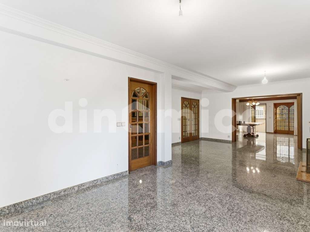 Apartamento T3+1 com 4 Frentes na Póvoa de Varzim - A 350m da Praia-9