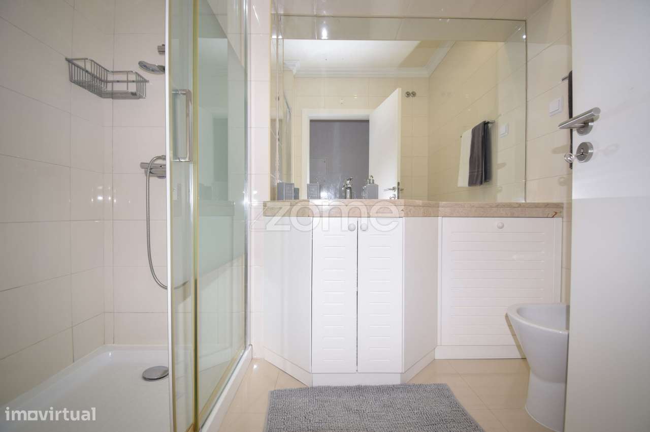 Prédio com 2 apartamentos independentes, totalmente remodelado-23