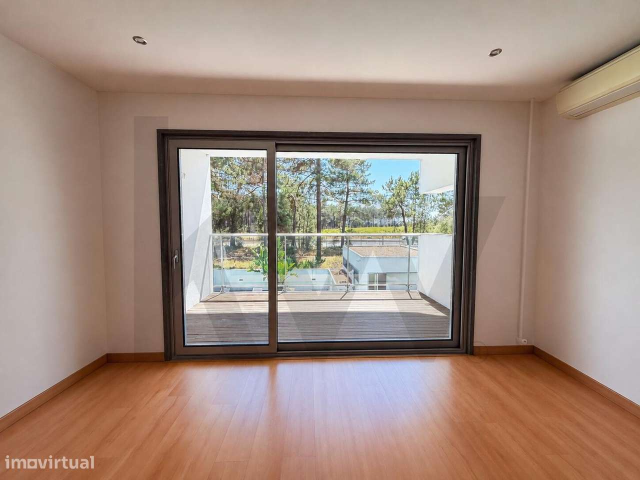 Moradia Isolada de Luxo, T5 com Piscina para a venda em Santo António-27