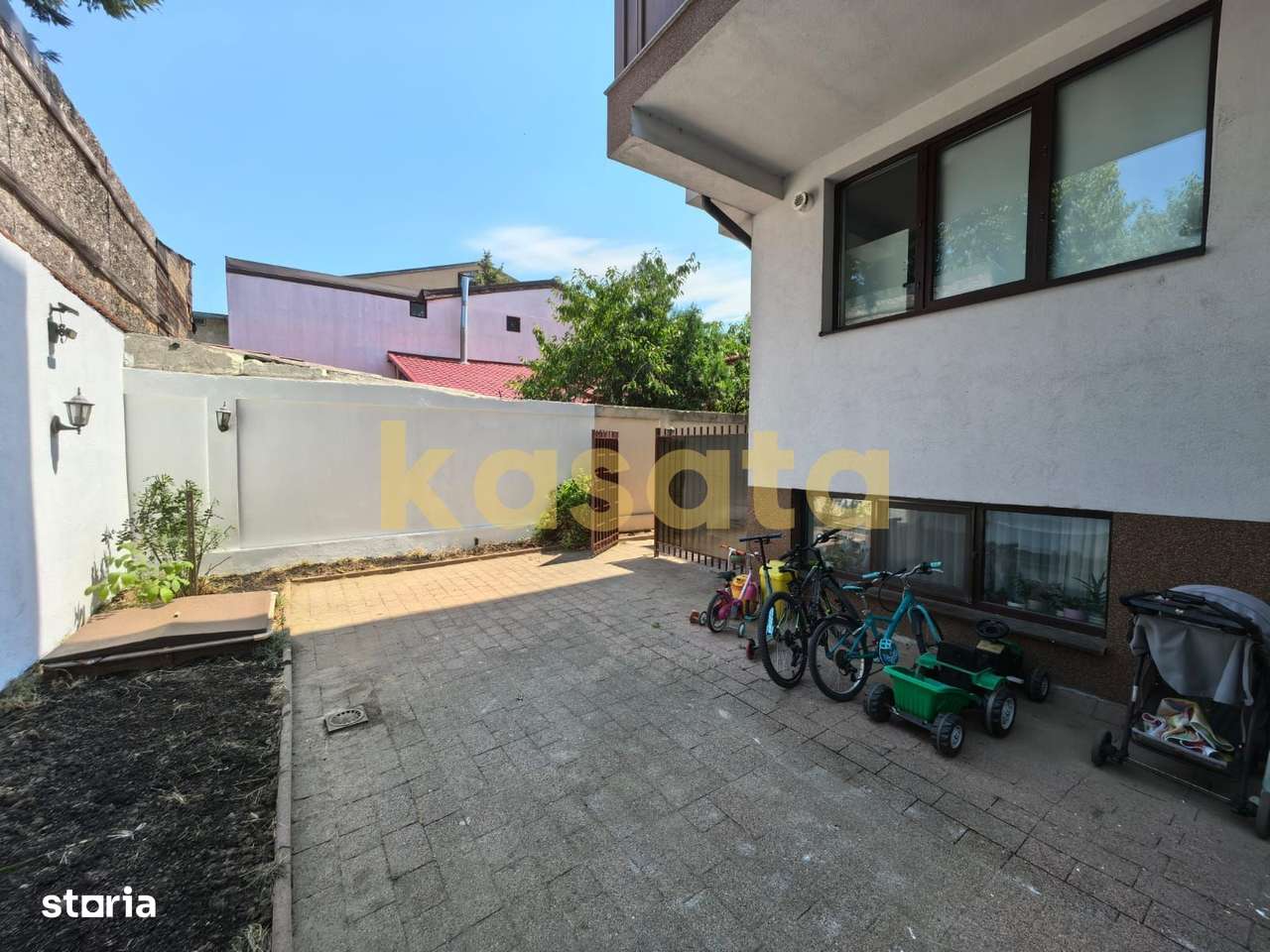 OPORTUNITATE | APARTAMENT 3 CAMERE CU CURTE PROPRIE | CONFORT - Imagine principală: 2/18