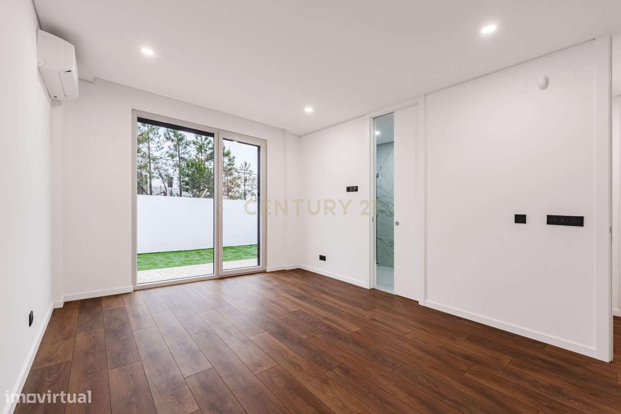 Moradia T3 Nova com Piscina em Palmela - Urbanização calma junto à A33-30