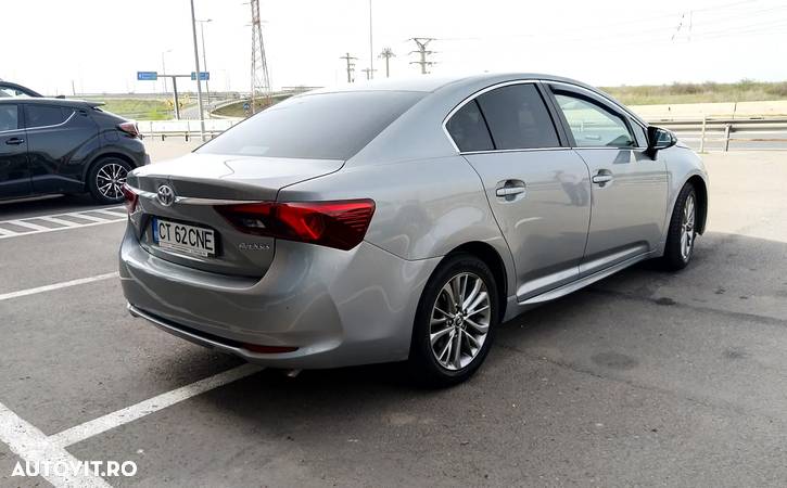 Toyota Avensis 2.0 D-4D Executive - 5