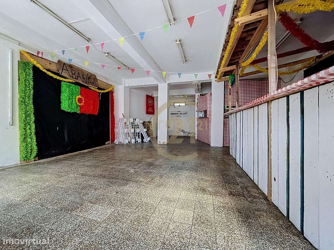 Moradia com Espaço Comercial no Coração de Angra do Heroísmo – Uma Opo-6