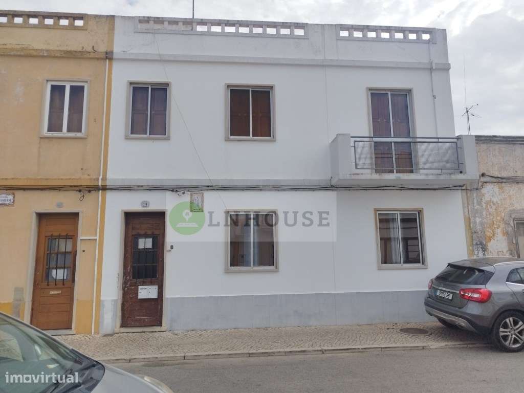 Exclusivo LNHOUSE: Prédio Inteiro / Venda Conjunta de Dois T2 no Ce...-1