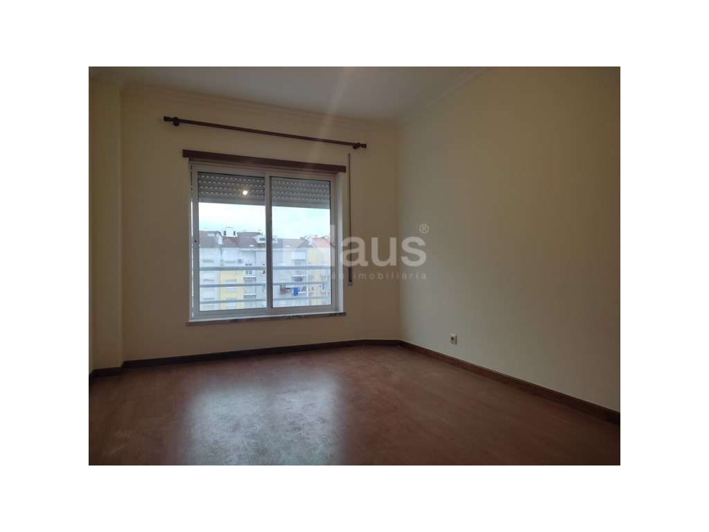 Duplex T2+1 com varandas e parqueamento-11