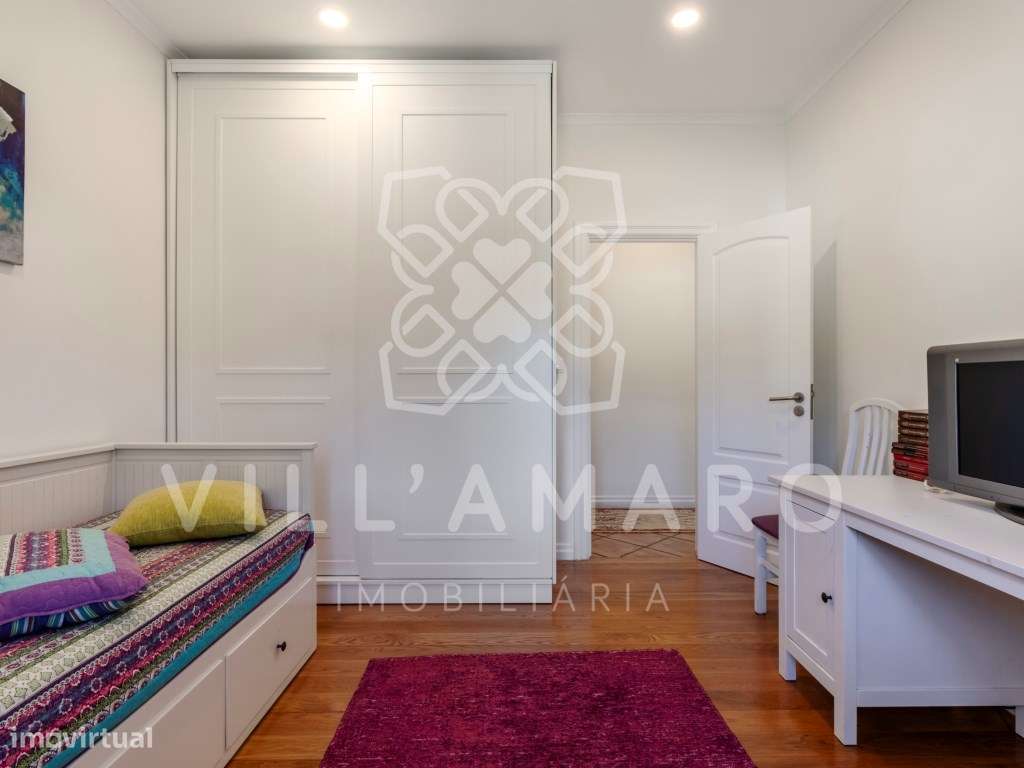 Moradia Bi-familiar térrea T2+1, com cave, renovada, jardim, garage...-31