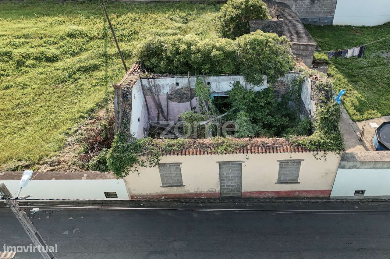 Conjunto Imobiliário com Moradia, Ruína e Terrenos na Ribeira Grande-12