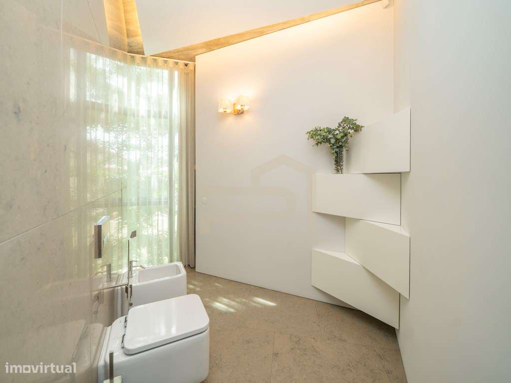 Exclusiva Moradia de Luxo com Design Contemporâneo-35