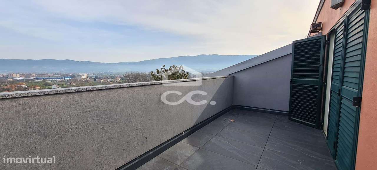 Vivenda de luxo com piscina e vistas deslumbrantes a minutos do centro-40