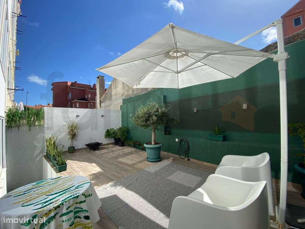 T2 Remodelado Com Terraço Alto da Parede - Grande imagem: 3/20