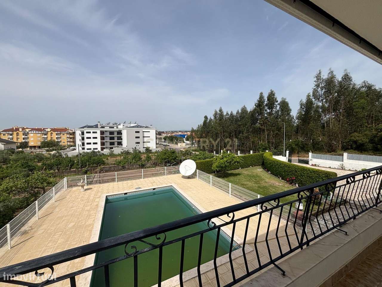 Moradia com Piscina - Entroncamento-12