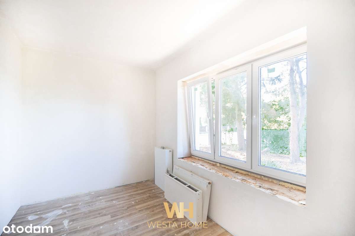 Dom wolnostojący w otoczeniu drzew. Zakroczym.-11