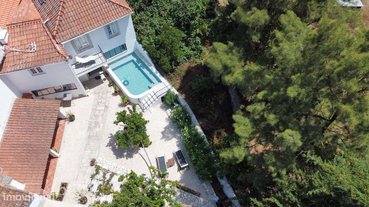Moradia T5 com jardim e piscina no coração histórico de Azeitão-57