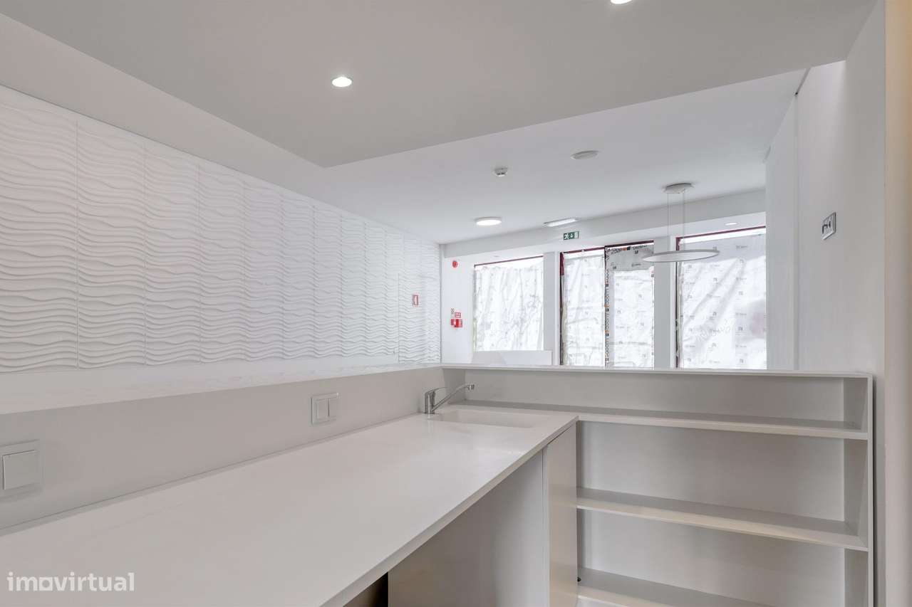 Edifício Renovado no Coração da Graça, Lisboa-8