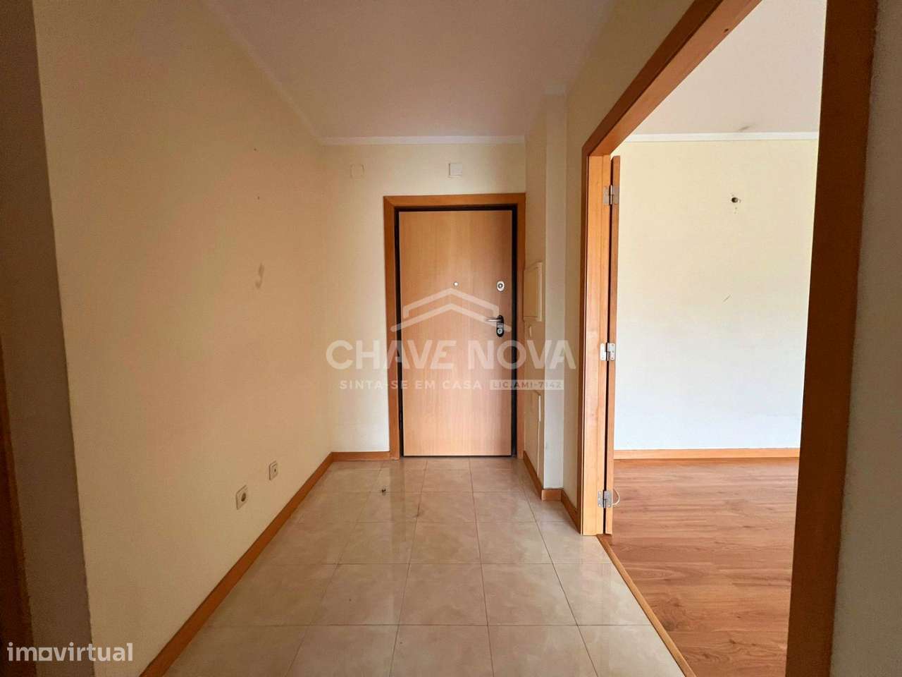 Apartamento T2 c/ Lugar de Garagem em Canelas (Edifício Prestige)-1