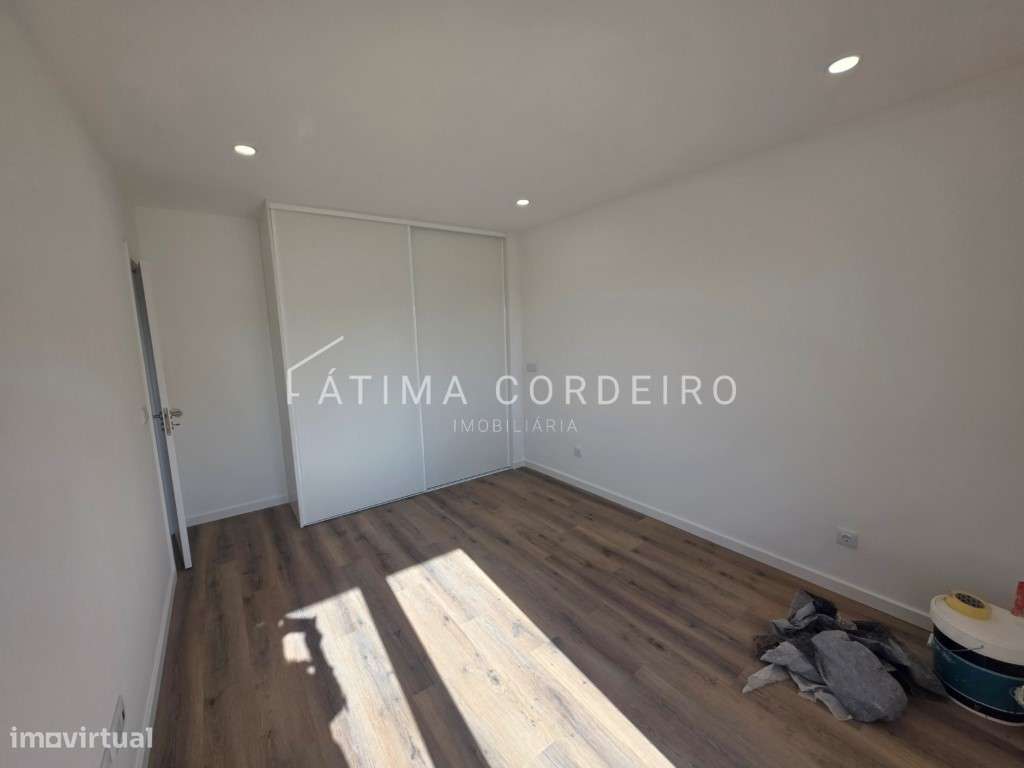 Excelente Apartamento T3 Remodelado em Almada-15