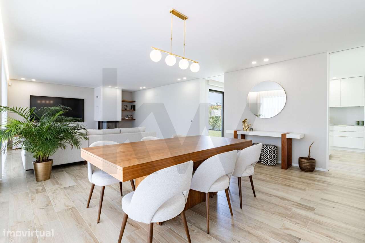 Moradia Térrea de Luxo com Piscina, Onde o Sonho se Torna Realidade-14