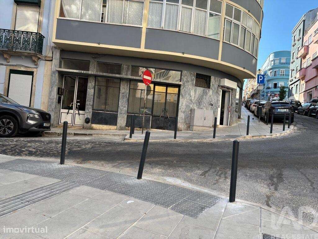 Loja / Estabelecimento Comercial em Arroios de 44,00 m2-1