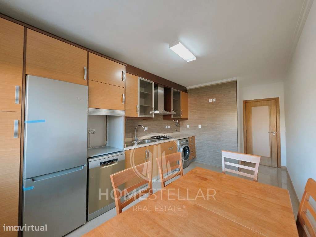 Apartamento T2 Atalaia com Arrecadação e Parqueamento-16