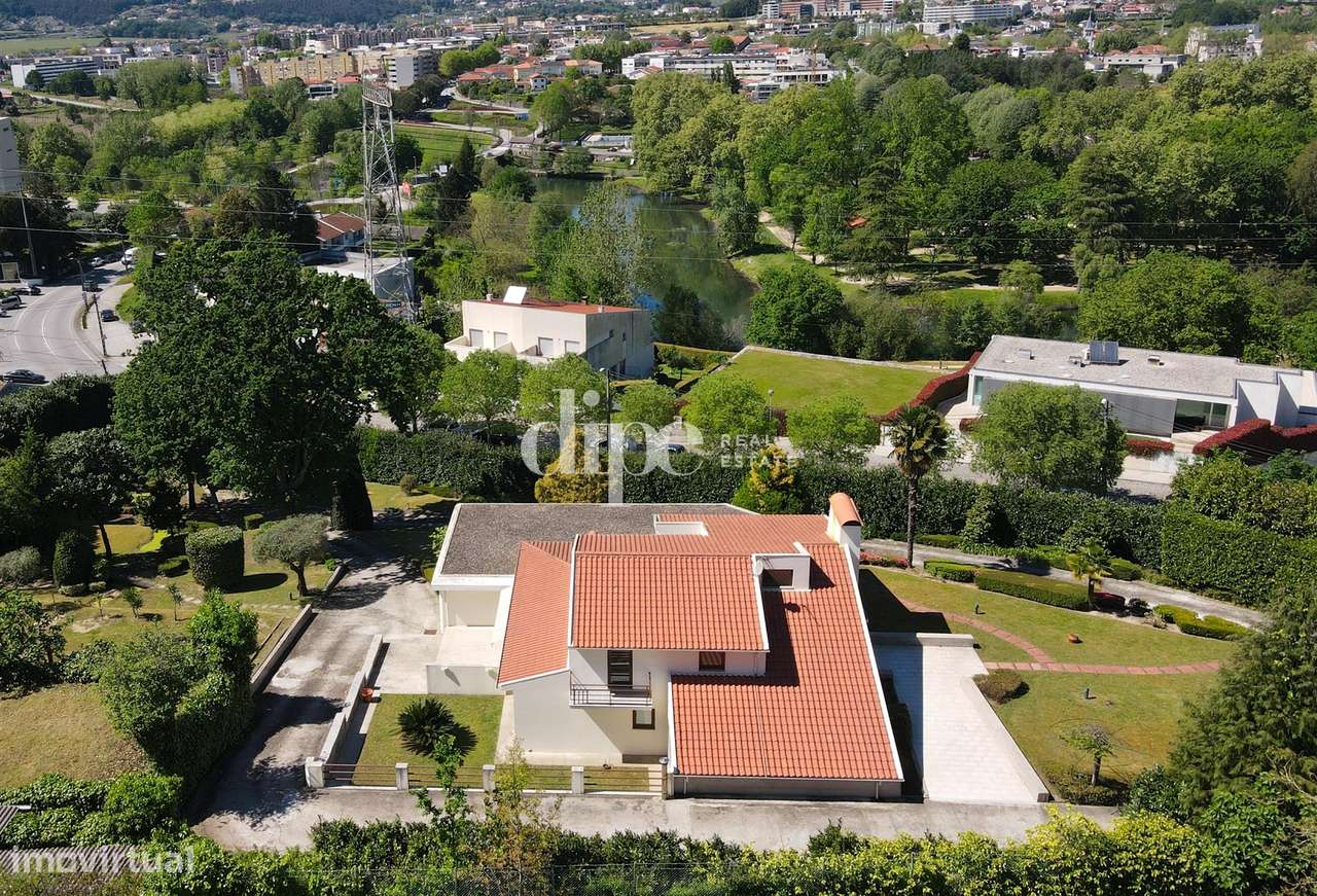 Moradia T4 junto ao rio - Grande imagem: 4/25