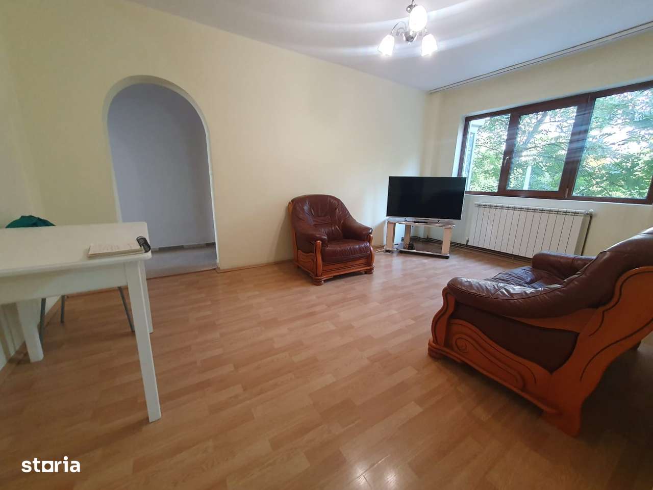 De vanzare apartament 3 camere etaj 1 Pod Ros-4