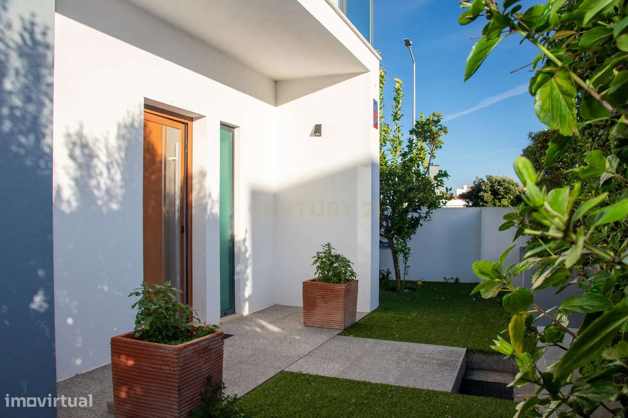 Viva o Luxo à Beira-Mar: Moradia Espetacular T5 com Piscina na Deslumb - Grande imagem: 2/60