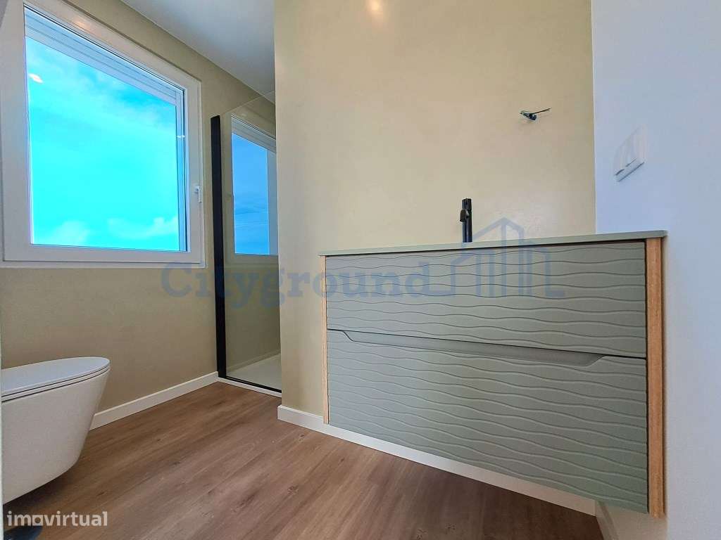 Moradia Geminada com 2 suítes junto à praia dos Supertubos-13