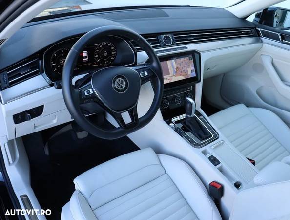 Volkswagen Passat 2.0 TDI DSG 4Motion R Executive - 11