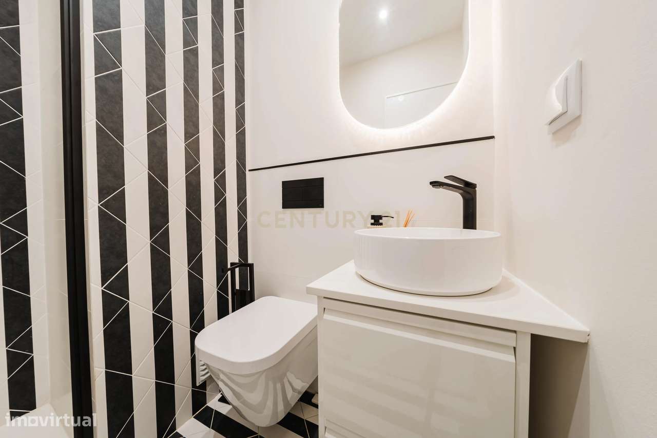 T4 luminoso com varanda ampla a 5 minutos da estação de Monte Abraão-17