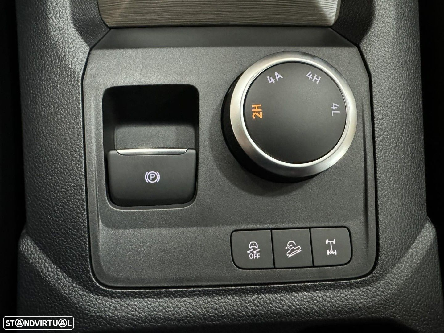 VW Amarok 3.0 TDI CD Comfortline 4x4 - 26