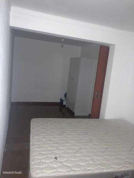 Alugasse T1 rua de angola,mobilhado,com eatancionamento - Grande imagem: 4/6