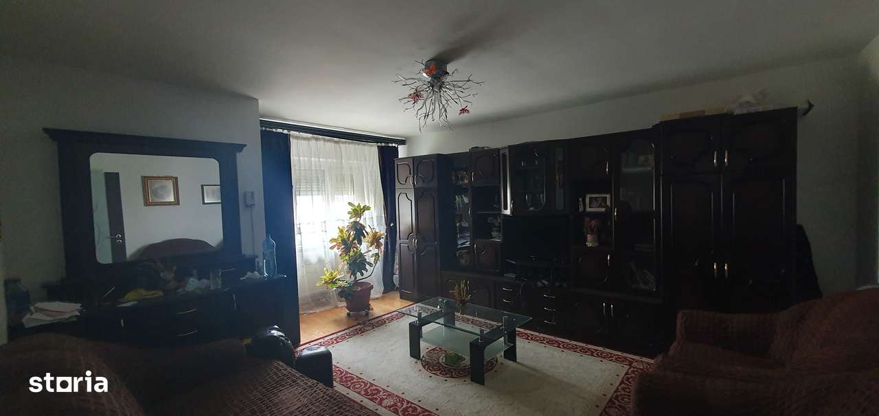 Apartament cu 3 camere, balcon, George Enescu-1