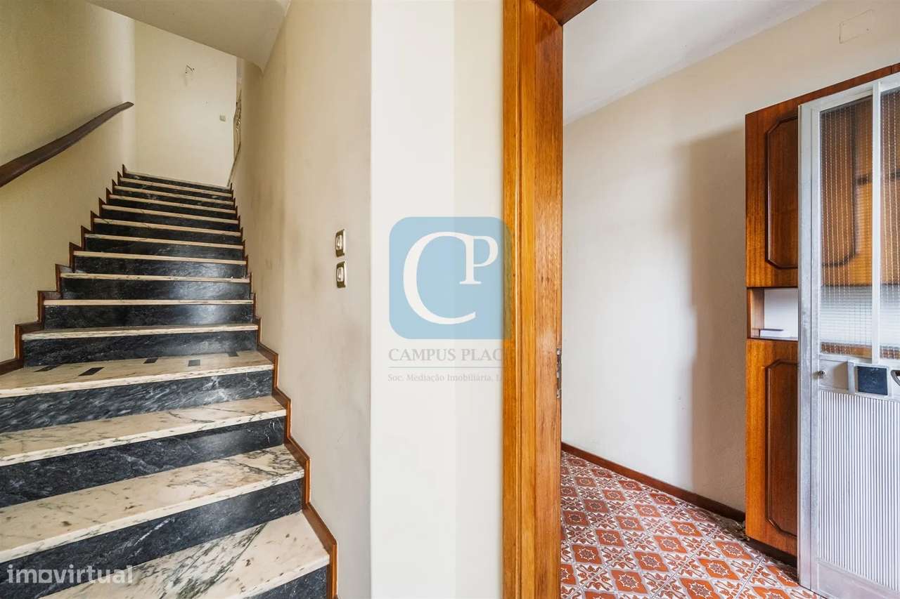 Moradia com dois apartamentos independentes em Vila Nova de Gaia-17