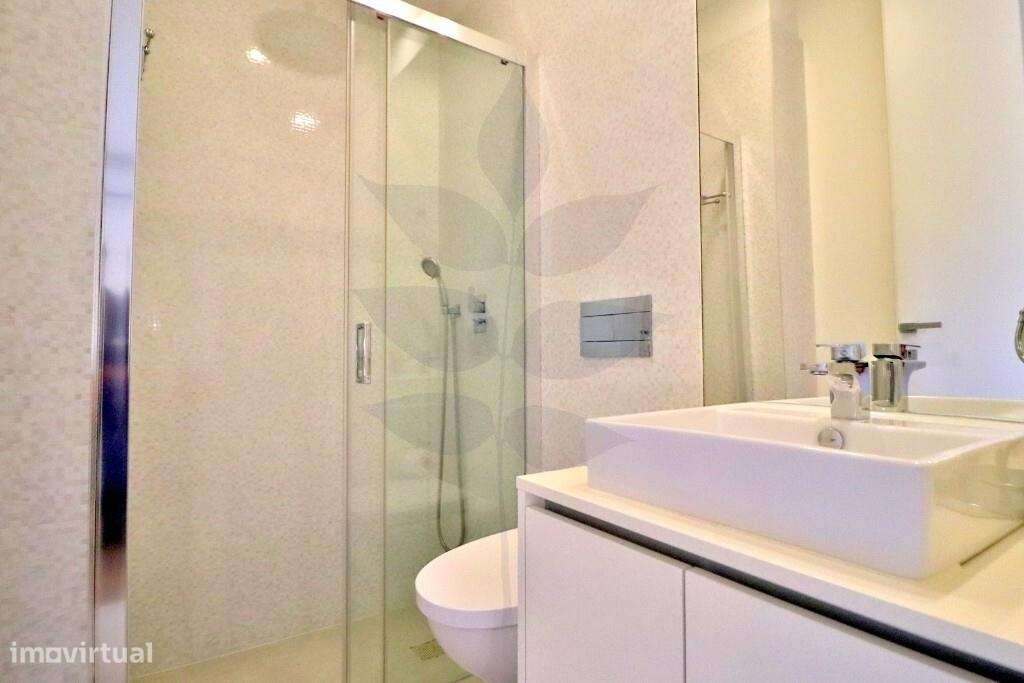 Apartamento T4 em Celeirós | 4 Suites | Garagem para 2 Viaturas-23