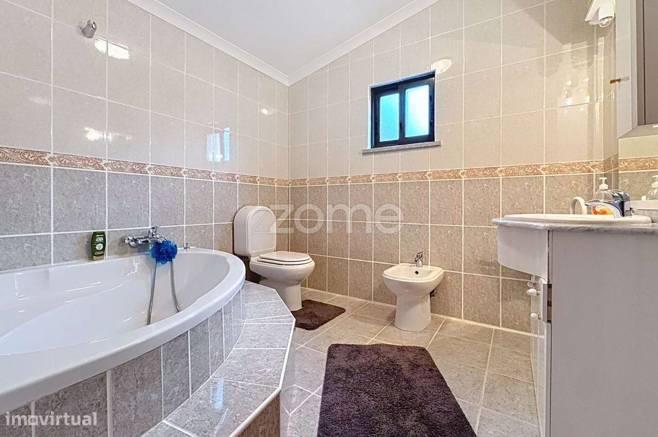 Moradia com Piscina, Quintal e Conforto Total a 8 km de Viseu-12