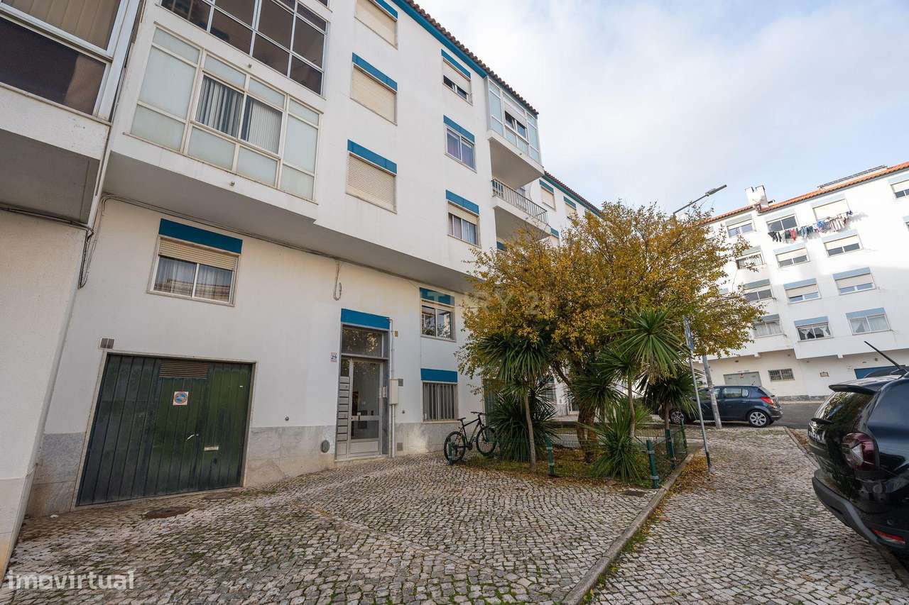 Excelente T2 com varanda  e arrecadação em Agualva-Cacém - Grande imagem: 3/24
