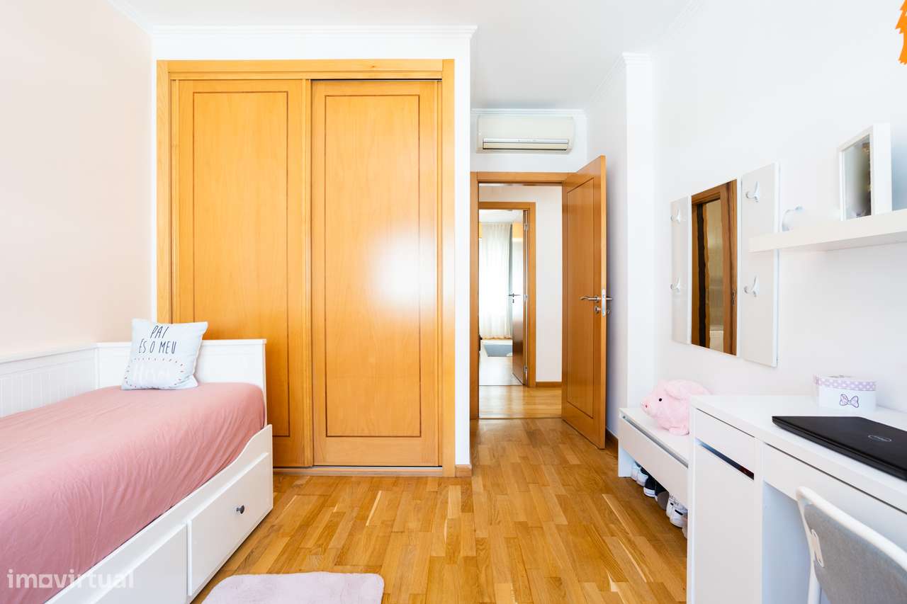 Descubra o Lar Perfeito: Apartamento T3 com Piscina e Jardim em Condom-17